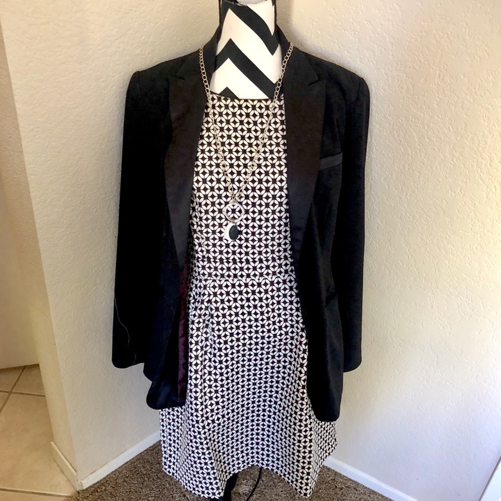 WHBM BLACK & WHITE SM. GEO PRINT SHIFT